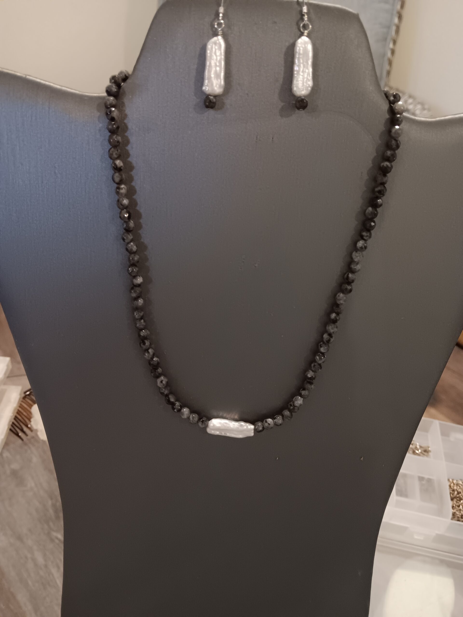 Black choker w/ Baroque pearl and earrings