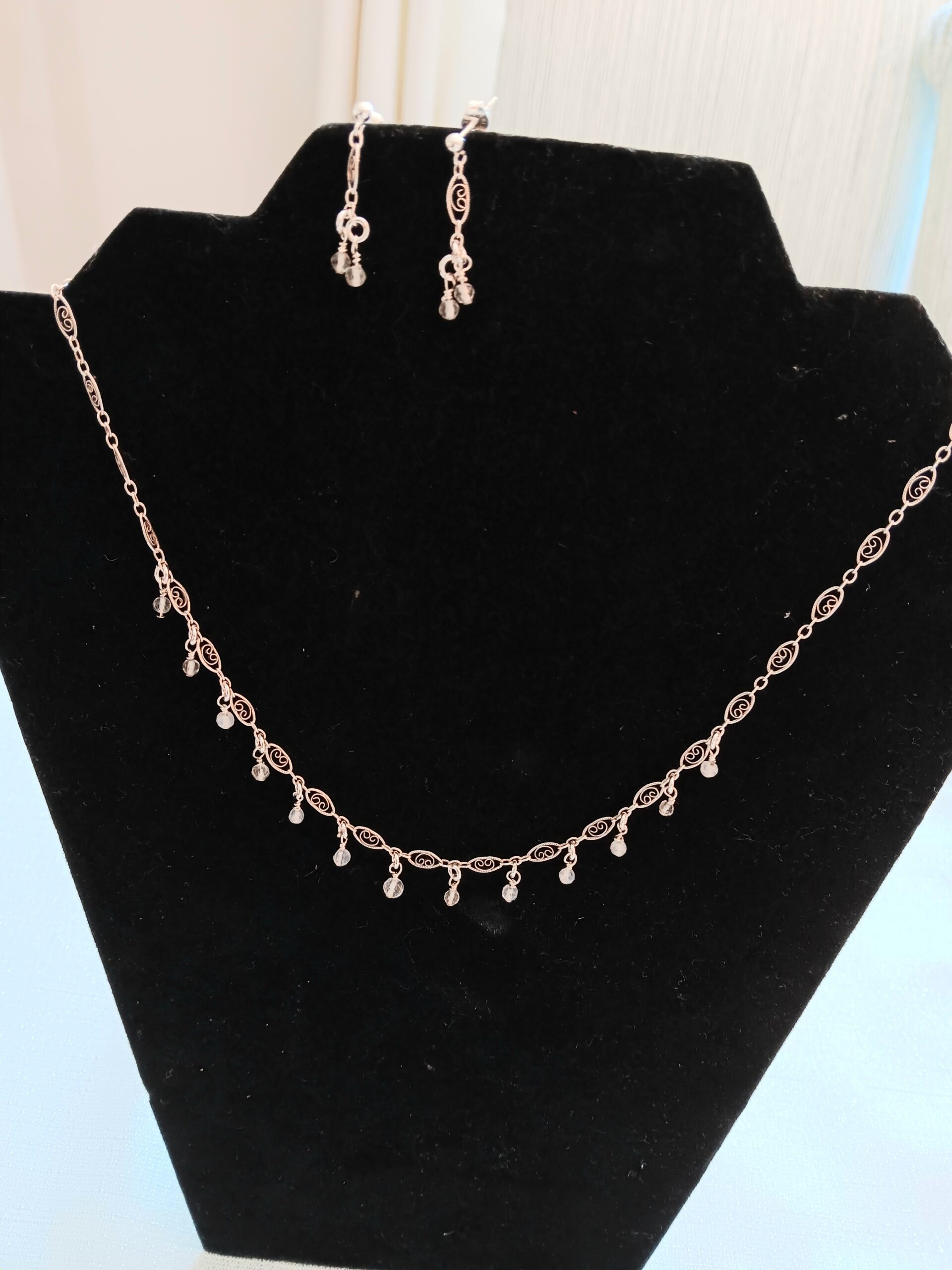 Fancy chain necklace & earrings w/ quartz droplets