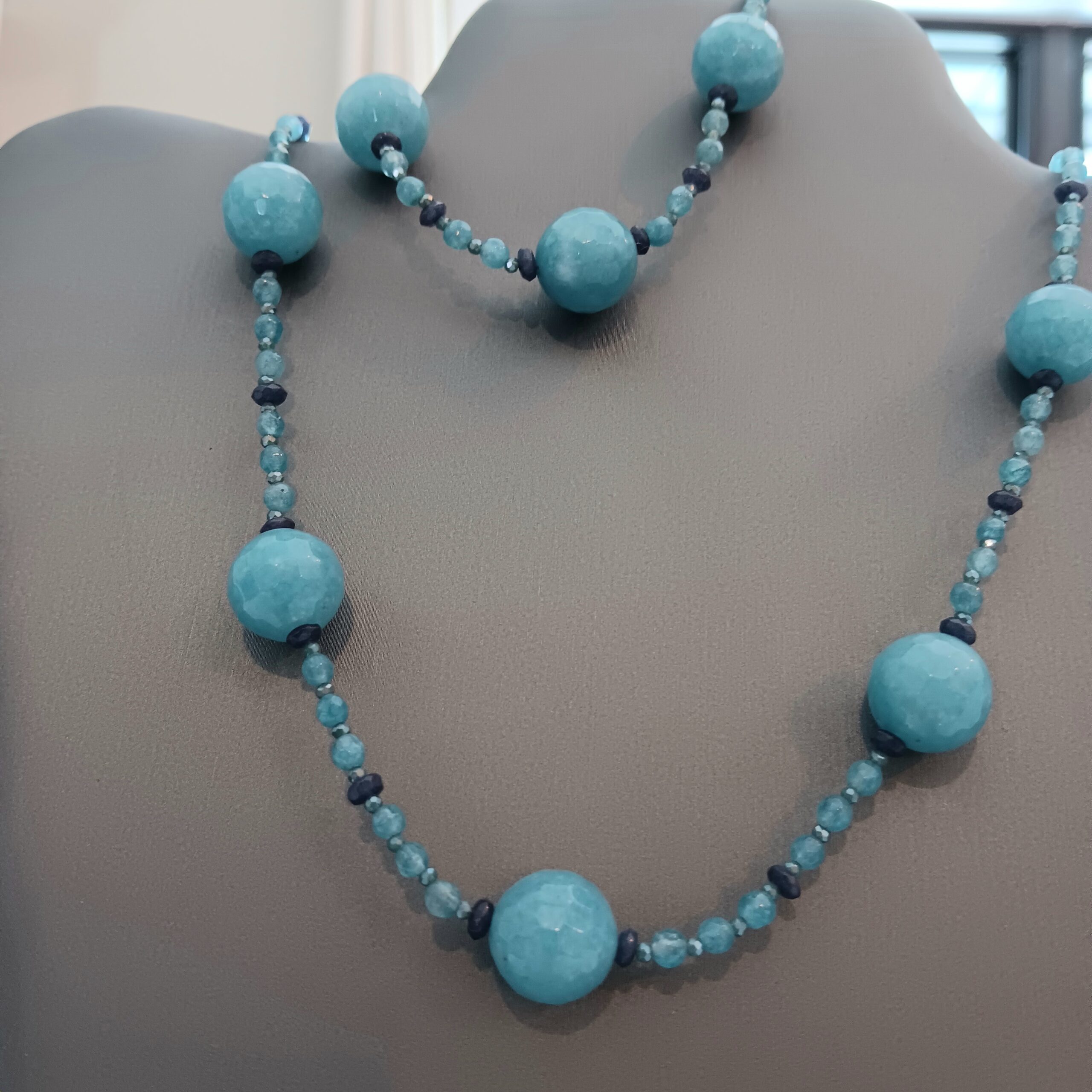 Set-necklace, bracelet, earrings of apatite beads with sapphires