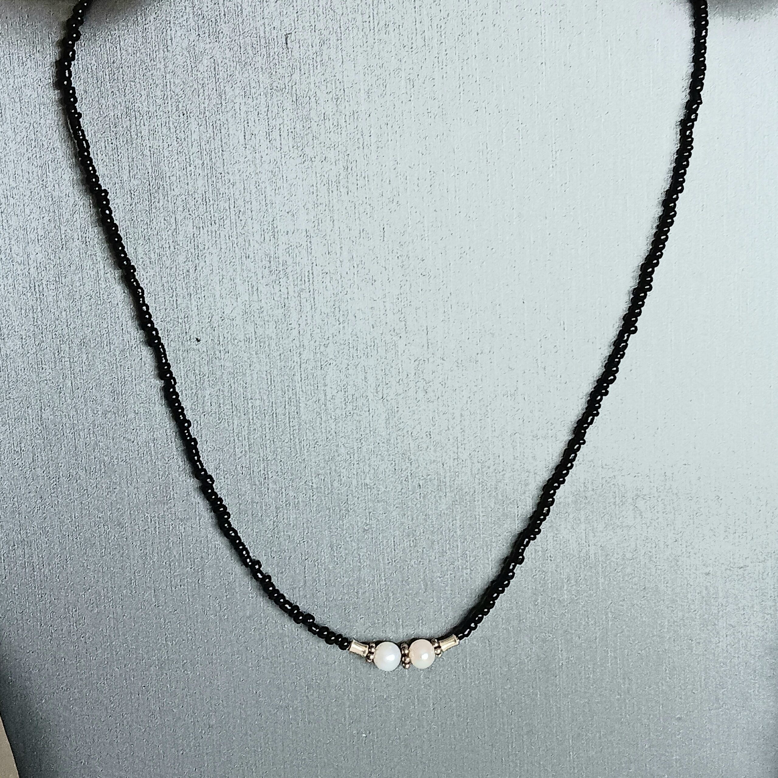 Black seed bead necklace w/ 2 pearls